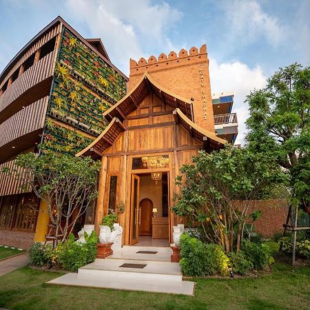 At Gate Thaphae Hotel Chiang Mai Exterior photo